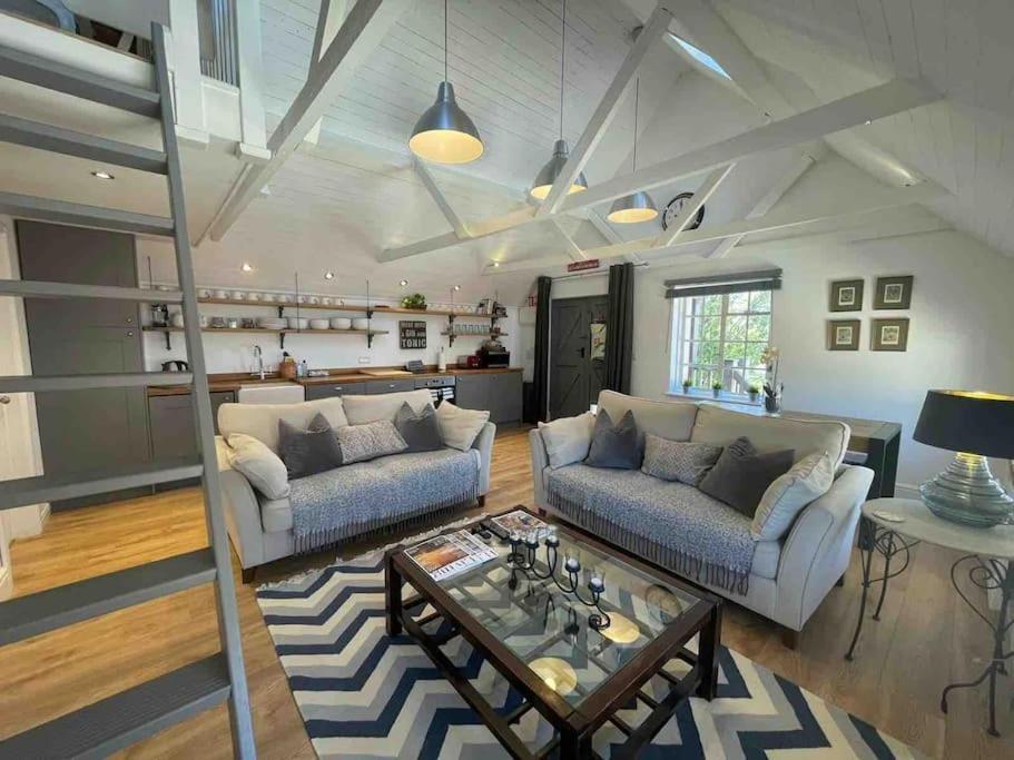 Ferienwohnung The Coach House Alderbury Exterior foto