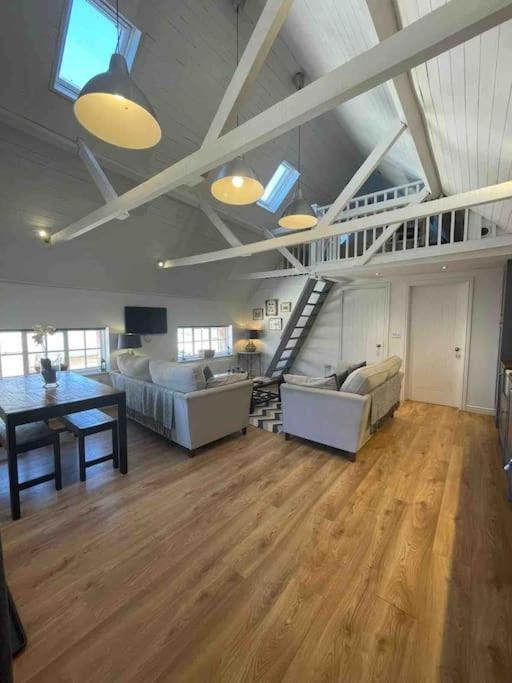 Ferienwohnung The Coach House Alderbury Exterior foto